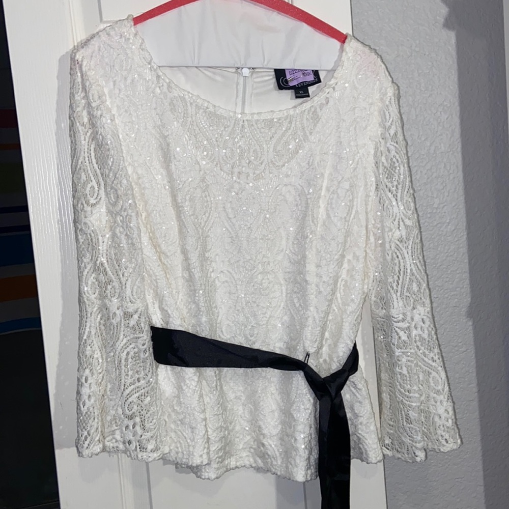 Elegant white blouse !